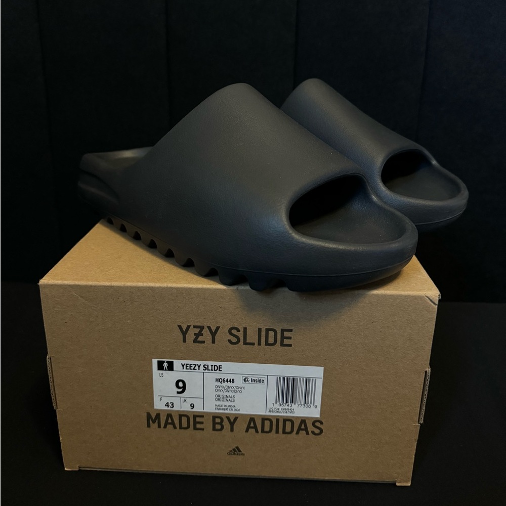 Adidas Yeezy Slide “Onyx” Size 9 Men (BRAND NEW)